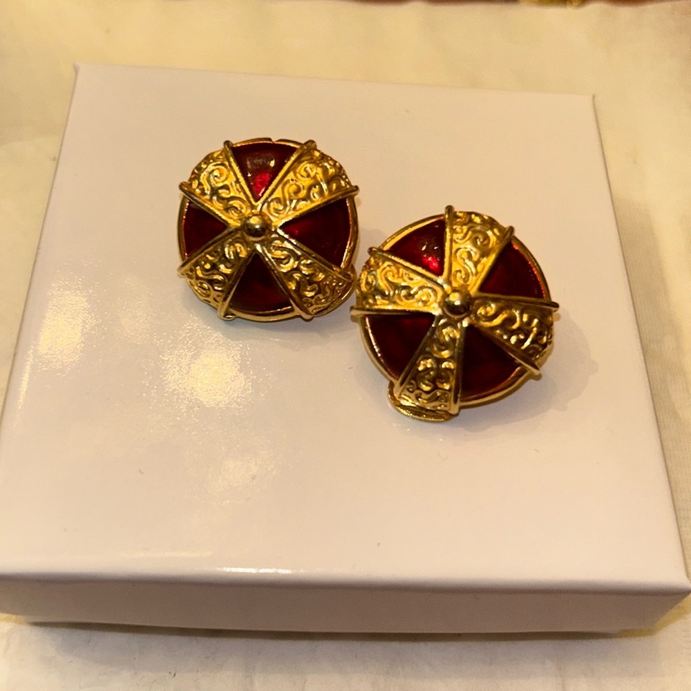 Red clip earrings red enamel gold tone woven cross design approx 1-1/2” …